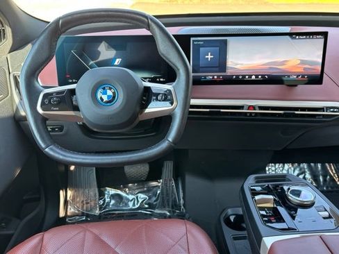 Used 2024 BMW iX xDrive50 w/ Premium Package AWD/4WD image 21