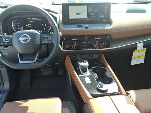 New 2026 Nissan Rogue Platinum image 9