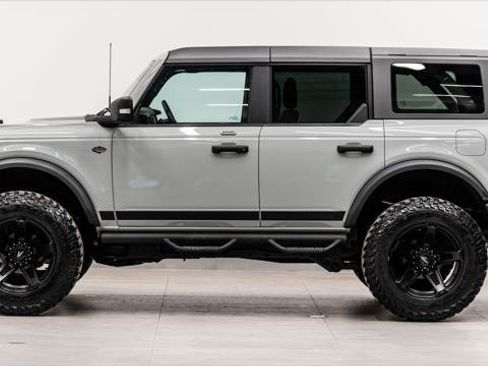 Used 2023 Ford Bronco Wildtrak image 11