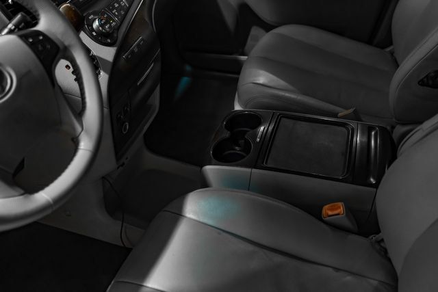 Used 2012 Toyota Sienna XLE FWD image 27