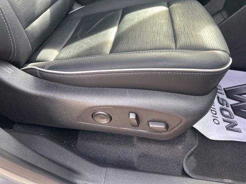 Used 2025 Buick Enclave Sport Touring image 31