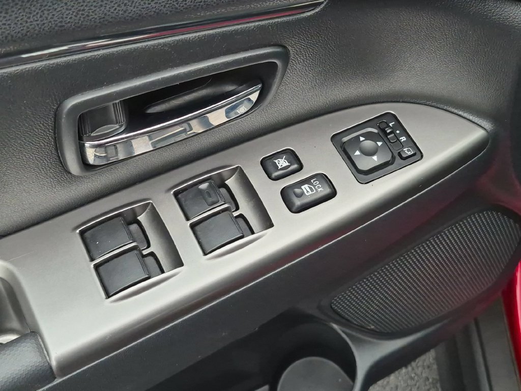 Used 2025 Mitsubishi Outlander Sport SE AWD/4WD image 13