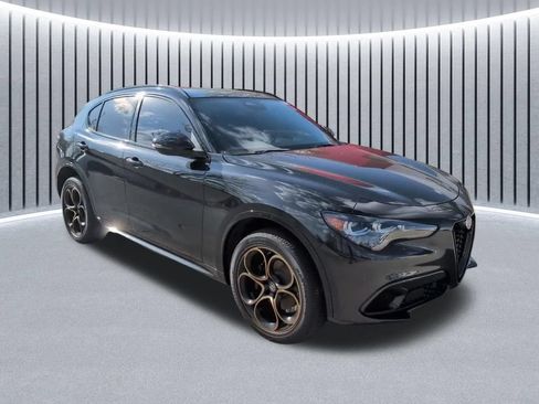Used 2025 Alfa Romeo Stelvio Sprint AWD/4WD image 6