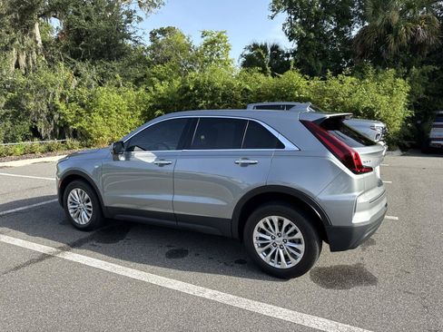 Used 2024 Cadillac XT4 Luxury w/ Cold Weather Package FWD image 5