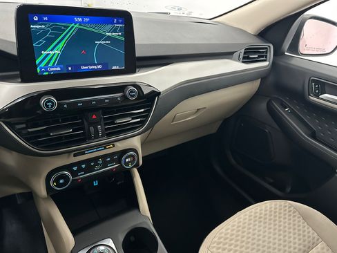 Used 2020 Ford Escape SE image 23