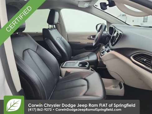 Certified 2024 Chrysler Pacifica Touring-L FWD image 31
