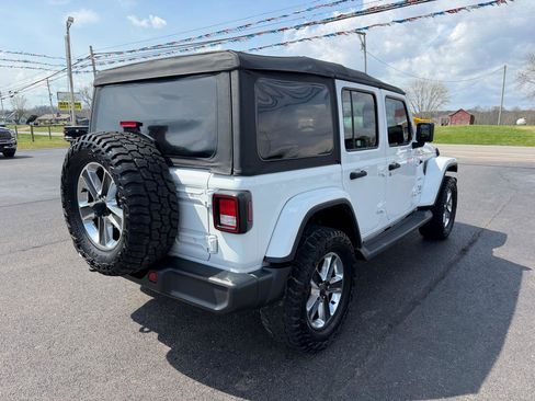 Used 2018 Jeep Wrangler Unlimited Sahara image 4
