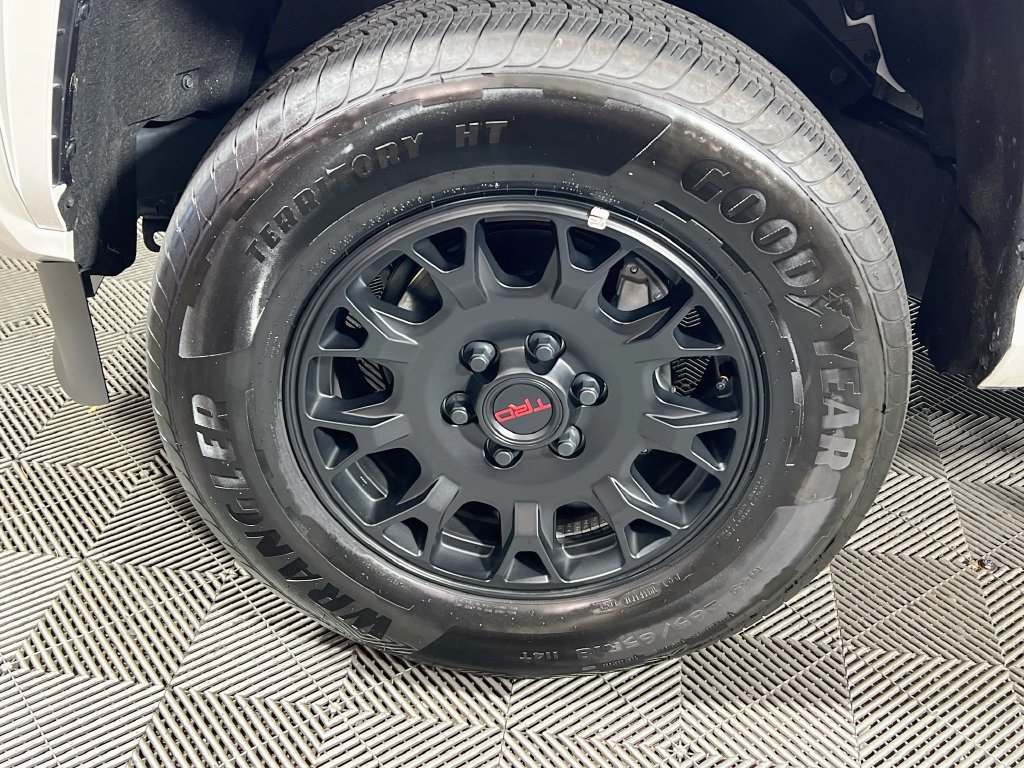 Certified 2025 Toyota Tacoma SR5 AWD/4WD image 28