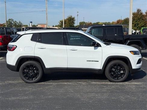 New 2025 Jeep Compass Latitude w/ Sun & Sound Group image 2