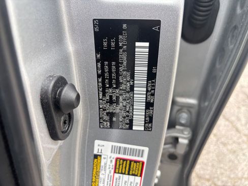 Used 2025 Toyota Highlander LE FWD image 31