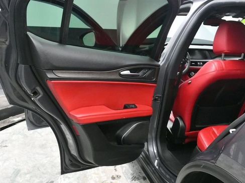 Used 2018 Alfa Romeo Stelvio Ti Sport image 67