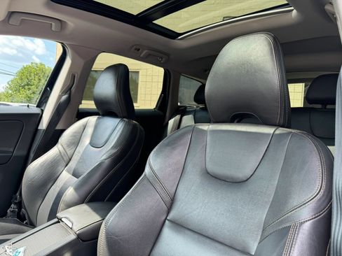 Used 2017 Volvo XC60 T6 Dynamic w/ Preferred Option Package AWD/4WD image 23