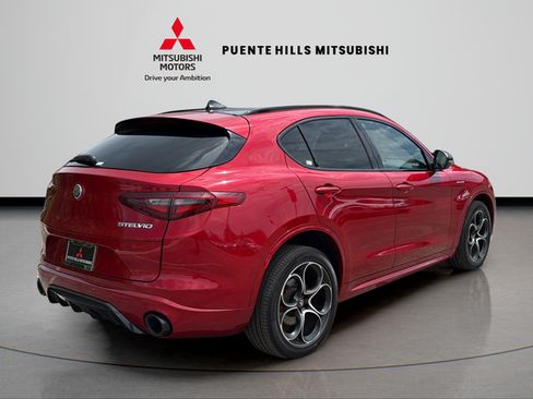 Used 2023 Alfa Romeo Stelvio Veloce AWD/4WD image 5