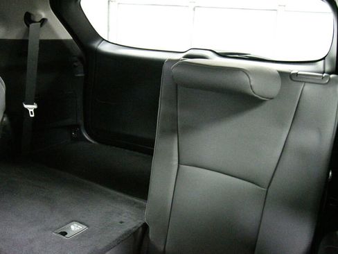 Certified 2023 Toyota Highlander XLE image 24