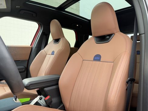 Used 2025 MINI Cooper Countryman SE w/ Comfort Package Max image 5