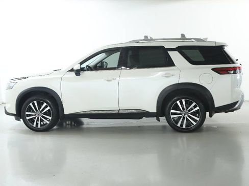 Certified 2024 Nissan Pathfinder Platinum w/ Cargo Package AWD/4WD image 43