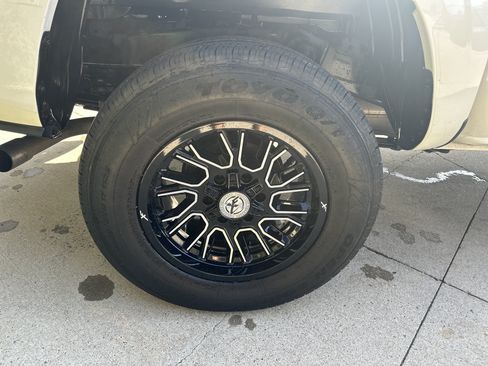 Used 2018 Toyota Tacoma SR w/ SR Convenience Package AWD/4WD image 34