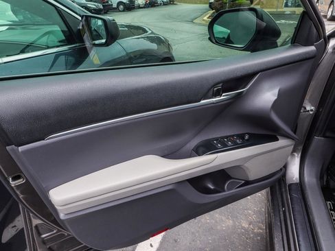Used 2020 Toyota Camry SE FWD image 30