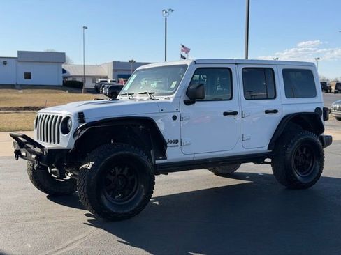 Used 2018 Jeep Wrangler Unlimited Sahara w/ Quick Order Package 24M Moab image 3