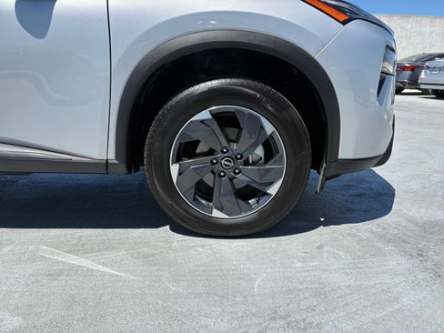 Used 2025 Nissan Rogue SV FWD image 30