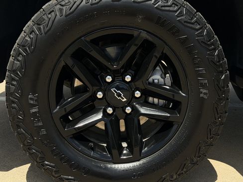 Used 2026 Chevrolet Silverado 1500 Custom Trail Boss AWD/4WD image 12