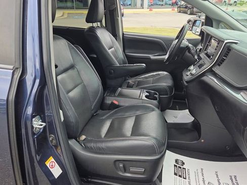 Used 2018 Toyota Sienna SE Premium FWD image 15