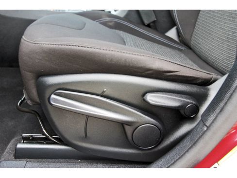 Used 2020 Jeep Cherokee Latitude w/ Mopar Interior Package FWD image 29
