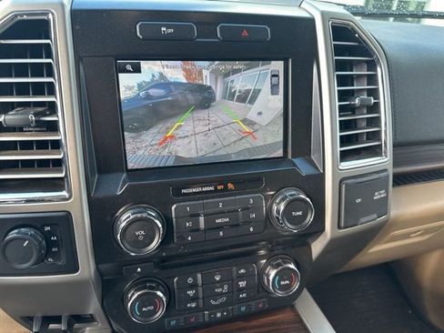 Used 2015 Ford F150 Lariat image 18