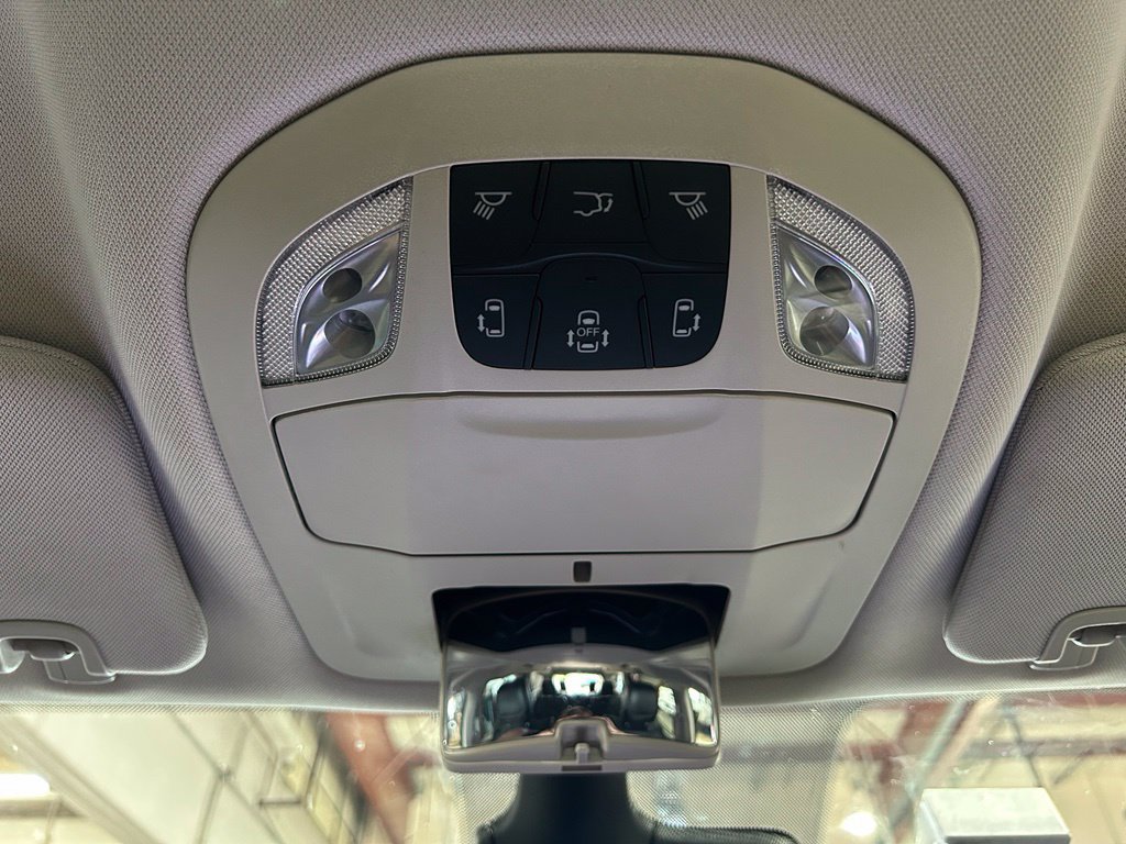Used 2024 Chrysler Pacifica Touring-L FWD image 35