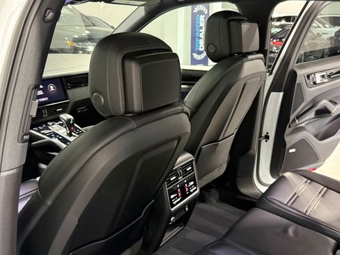 Used 2022 Porsche Cayenne image 73