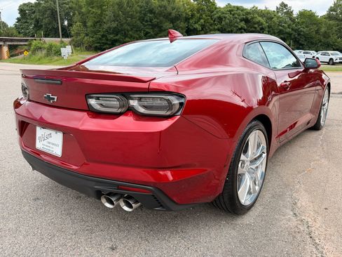 Used 2021 Chevrolet Camaro LT w/ Wild Cherry Design Package 1 RWD image 6