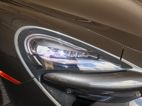 Used 2016 McLaren 570S Coupe RWD image 32