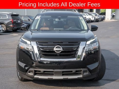 Used 2024 Nissan Pathfinder Platinum AWD/4WD image 2