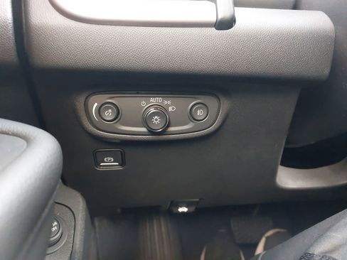 Used 2022 GMC Terrain AT4 image 25