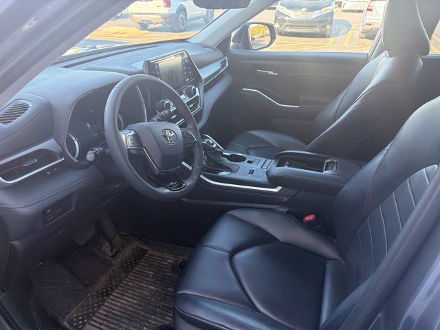 Certified 2021 Toyota Highlander XLE AWD/4WD image 6