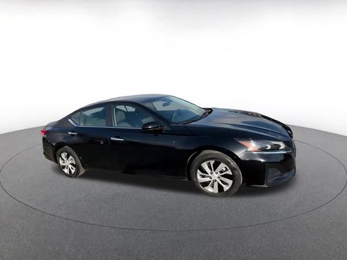Used 2023 Nissan Altima 2.5 S FWD image 2