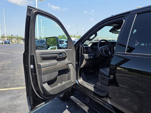 Used 2024 GMC Sierra 2500 AT4 w/ AT4 Premium Plus Package AWD/4WD image 27