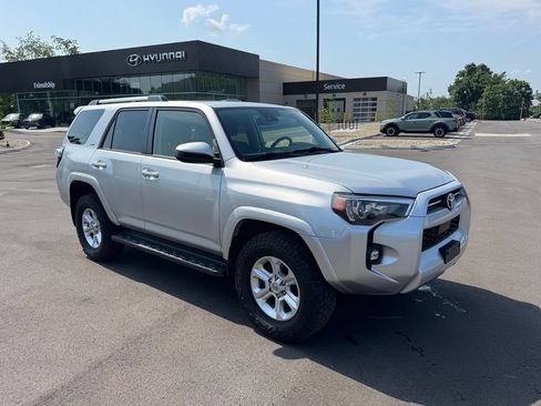 Used 2021 Toyota 4Runner SR5 AWD/4WD image 2