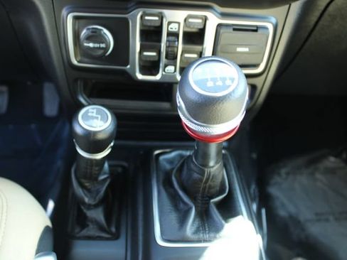 Used 2022 Jeep Wrangler Unlimited Sport AWD/4WD image 18