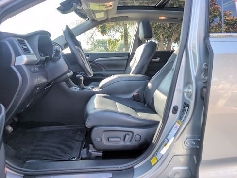 Used 2019 Toyota Highlander Limited Platinum AWD/4WD image 15