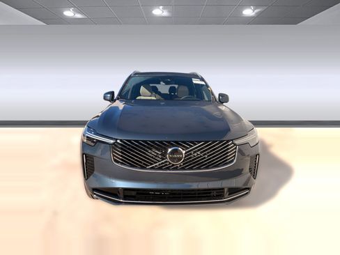 New 2026 Volvo XC90 B6 Plus w/ Protection Package Premier image 6