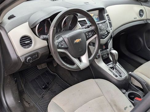 Used 2014 Chevrolet Cruze LT image 10