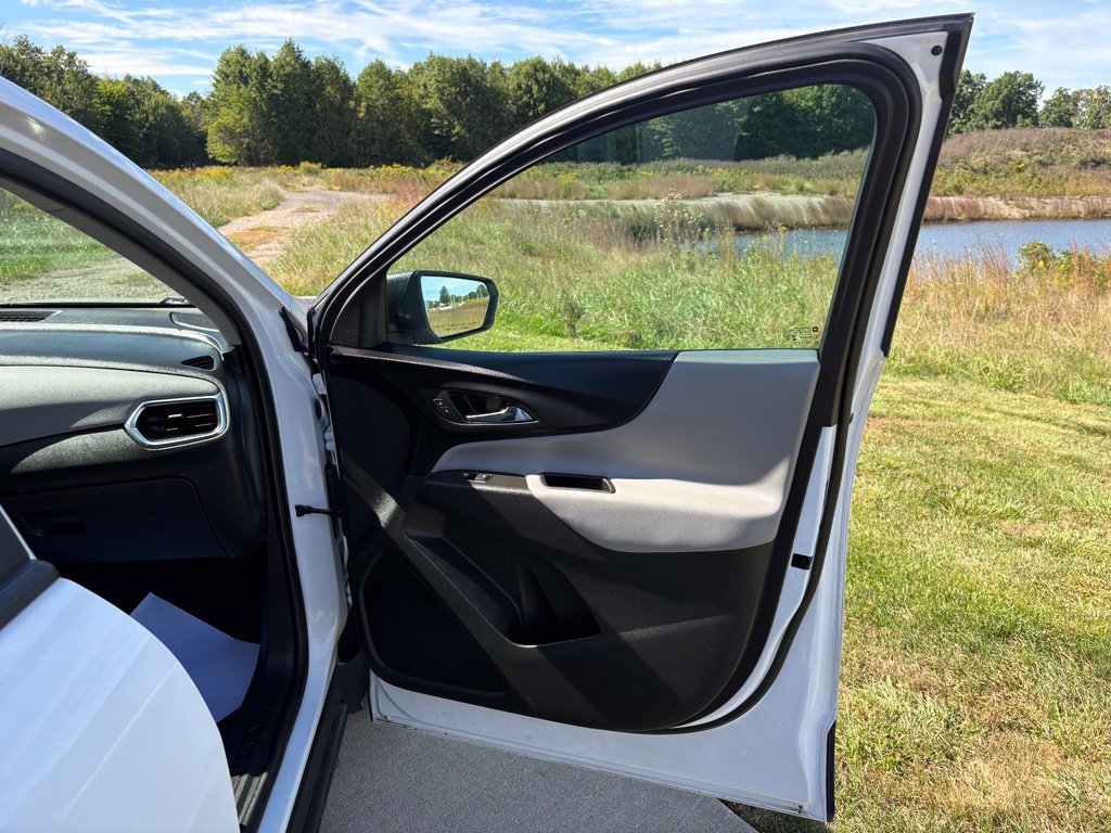 Used 2024 Chevrolet Equinox LS w/ LS Convenience Package FWD image 25