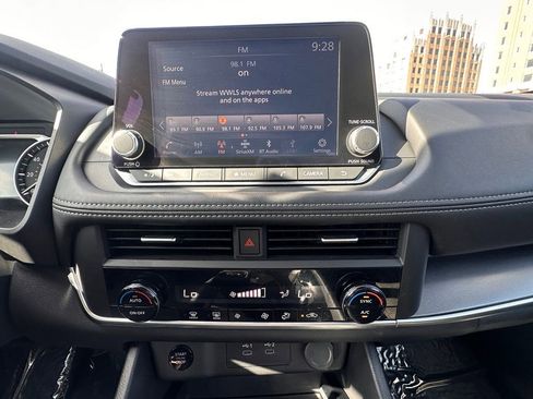 Certified 2025 Nissan Rogue SV FWD image 20