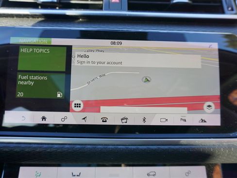 Used 2018 Land Rover Range Rover Velar S image 9