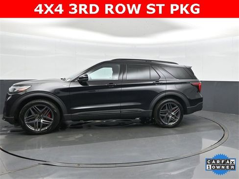 Used 2025 Ford Explorer ST-Line w/ ST-Line Street Pack image 2