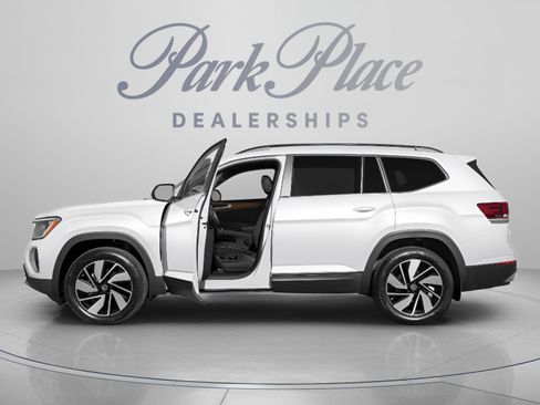 Used 2026 Volkswagen Atlas SE FWD image 3