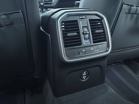 Certified 2023 Porsche Macan Turbo AWD/4WD image 27
