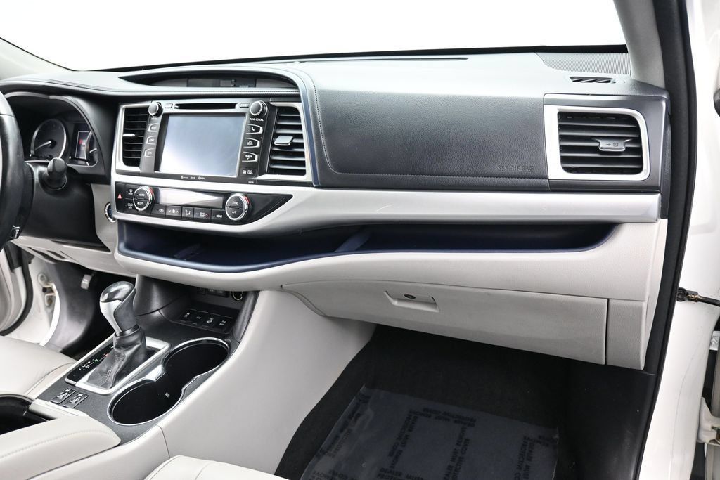 Used 2017 Toyota Highlander XLE AWD/4WD image 20