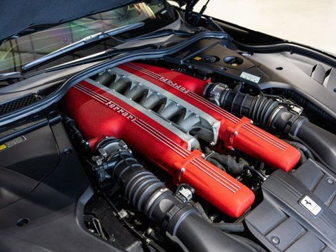Used 2015 Ferrari F12 Berlinetta RWD image 28